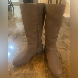 KELLY & KATIE Taupe Neutral Minimalist Comfortable Wide Calf Riding Boots 9 1/2W